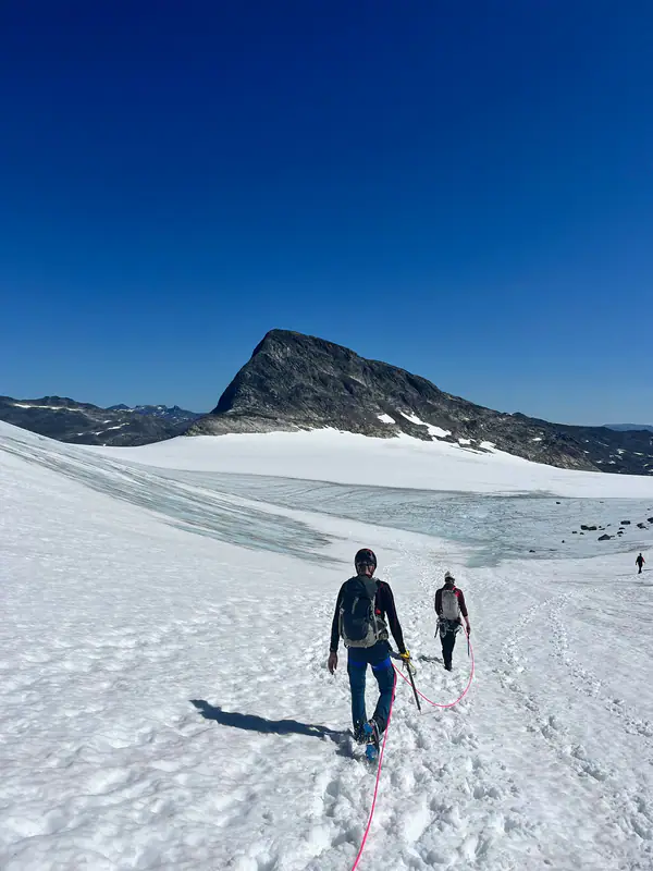 Brevandring på snødekt bre